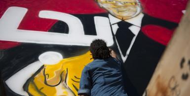 جرافيتي لمرشح الرئاسة الباجي قائد السبسي بالعاصمة تونس