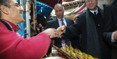 رئيس الحكومة الحبيب الصيد في زيارة لأسواق المدينة العتيقة